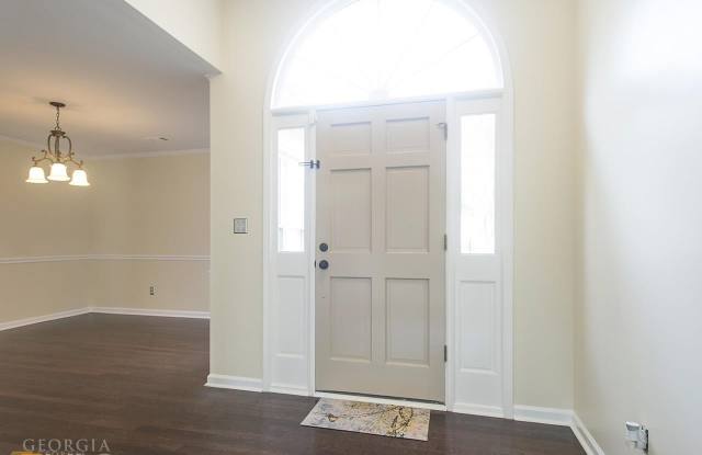 727 Deerwood Drive Gallery 2