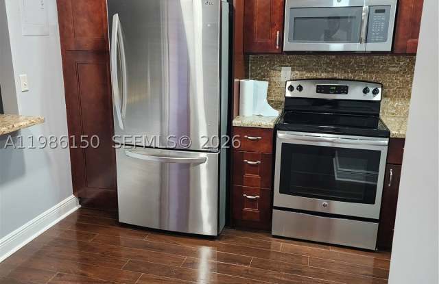 681 S Hollybrook Dr Gallery 2