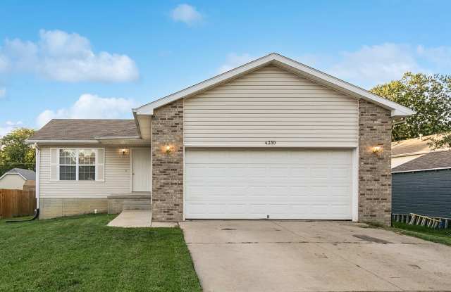 Nice Home Great Location Near Wesleyan University - 4330 Greenwood Street, Lincoln, NE 68504