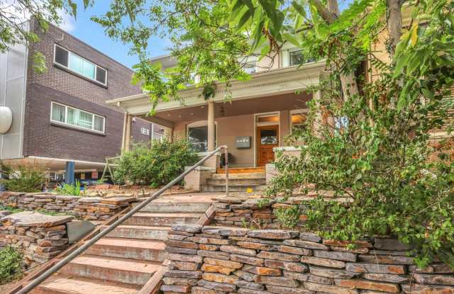 Beautiful two story unit with Victorian charm Gallery 1