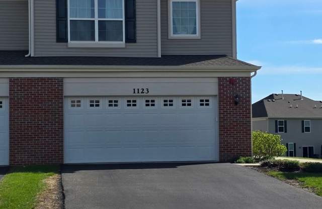 Townhouse for Rent – 1123 Hawk Hollow Dr, Yorkville, IL 60560 photos photos