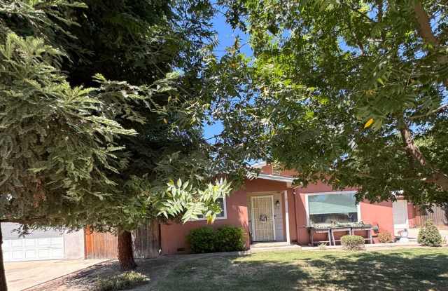 Stylish 3-Bedroom Home with 2.5 Baths and a 2-Car Garage in a Prime Reedley Location! photos photos