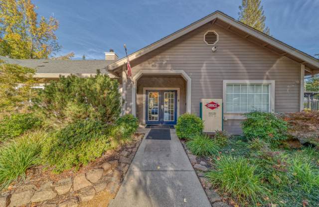 1661 Forest Avenue Apartments Gallery 2