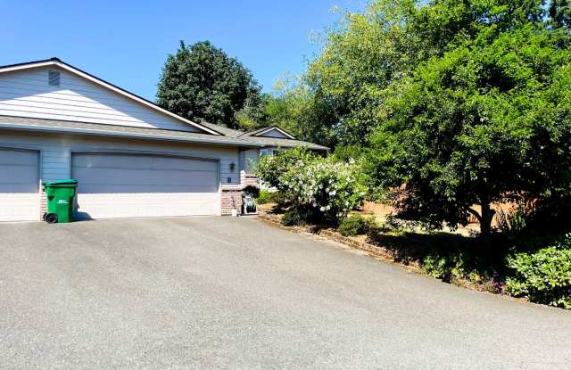 Recently updated Lynnwood Rambler in a quiet cul-de-sac Gallery 1
