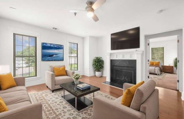 2360 Logan Circle NE Gallery 2