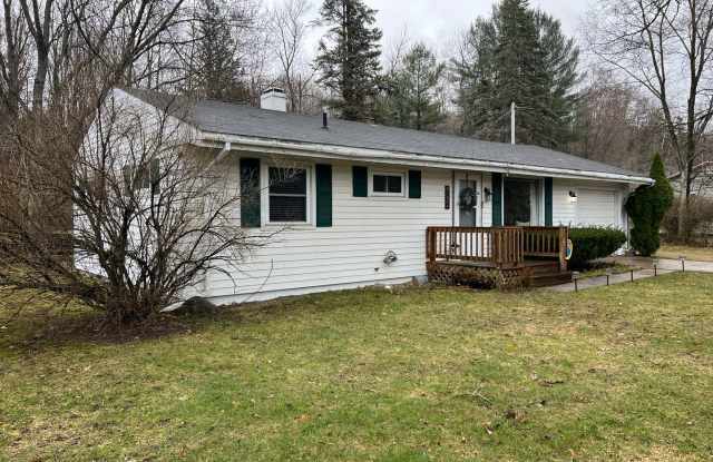 Charming Ranch Home with Easy, One-Level Living! photos photos