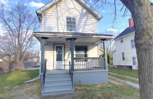 329 SE Charles Avenue Gallery 2