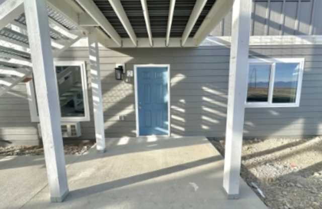 3181 Queen Anns Street - 2 photos photos