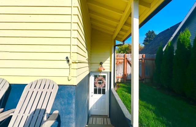 Modern Comfort Meets Convenience – Fully Furnished 2-Bedroom ADU in Milwaukie! photos photos
