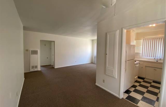 16 W Grand Avenue Gallery 4