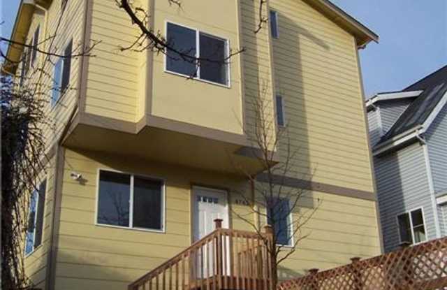 Spacious 9-Bedroom Home in Seattle’s University District photos photos Spacious 9-Bedroom Home in Seattle’s University District photos photos