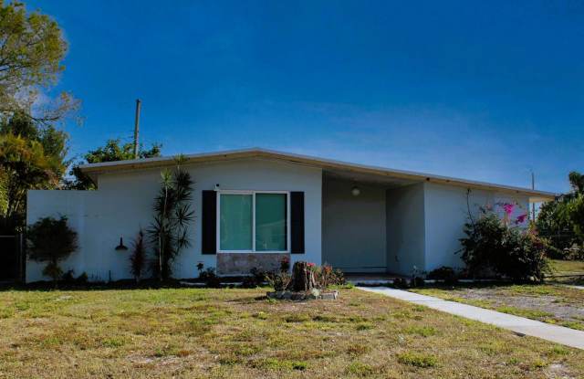 100 SE Celestia Court photos photos