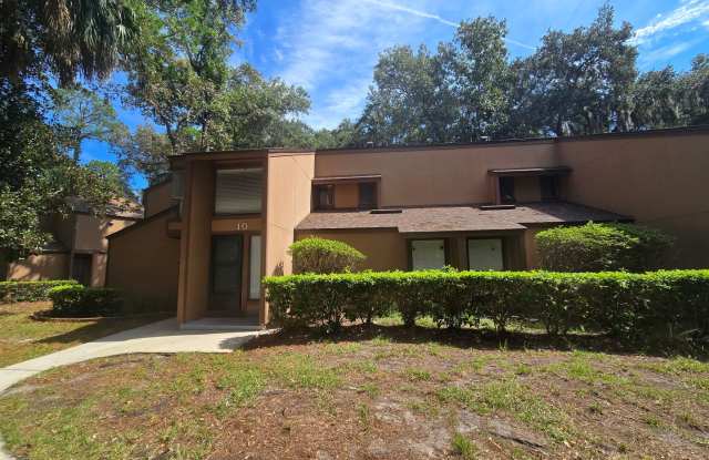 Spacious 1-bedroom,1 & 1/2-bath condo, in Fairways Condominiums Gallery 4