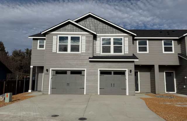 Brand New Stunning 3 Bed/2.5 Bath Townhouse-Old Farm District - 20485 Bard Court, Bend, OR 97702