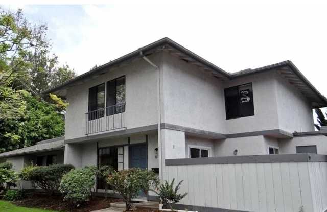 3 BR Townhouse Located on UCSD Bus Line w/ Spacious Bedrooms! photos photos