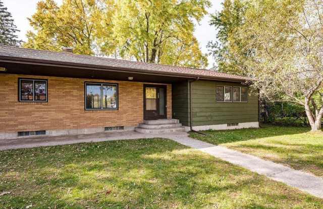 309 Southeast 3rd Avenue - 309 Southeast 3rd Avenue, Grand Rapids, MN 55744