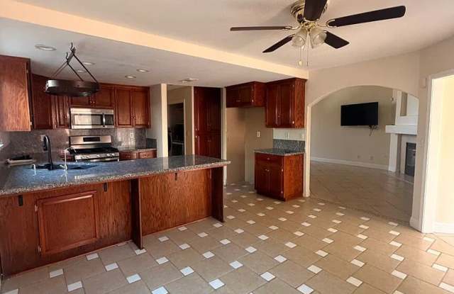 Flexible 4-Bedroom Home Near the University with Spacious Living & BBQ-Ready Backyard Gallery 3