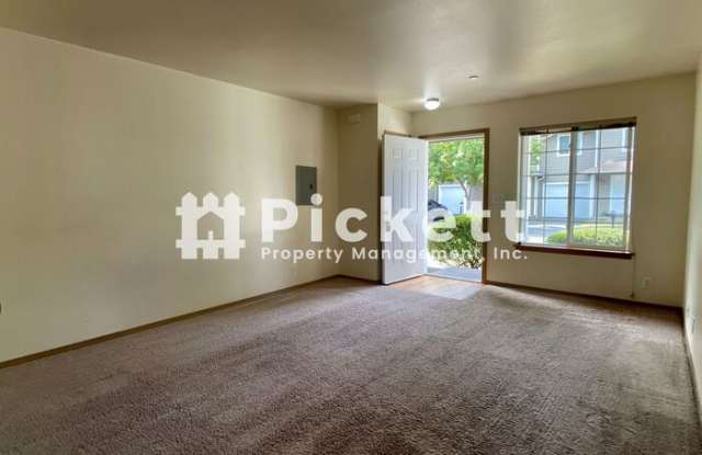 676 Northpark Lane Gallery 3