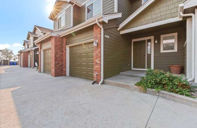 3 Bed, 3.5 Bath Townhome, 2 Car, Finished Basement, Fireplace Gallery 3