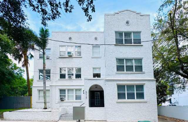 Large Renovated 2 Bedroom Unit, FREE Parking and FREE Washer/Dryer, Move In Ready, Steps to Lake Eola in Downtown Orlando, Hard Wood Flooring, photos photos