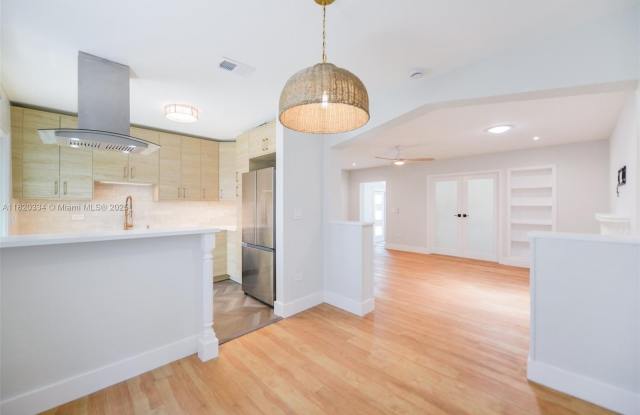 810 81st St photos photos