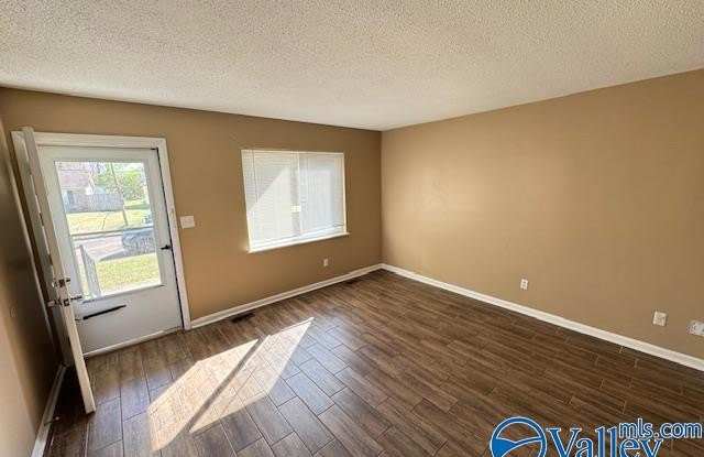 3252 Uvalde Lane NW Gallery 4