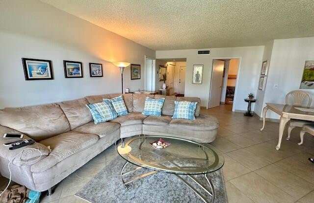 5981 Via Vermilya - 5981 Vía Vermilya, Palm Beach County, FL 33462