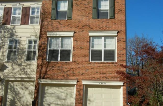 43146 HUNTSMAN SQ - 43146 Huntsman Square, Broadlands, VA 20148