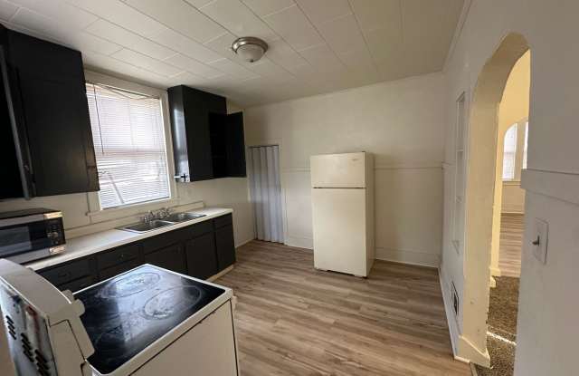 $1600 - 3 Bedroom 1 Bathroom home in Morningside Gallery 3