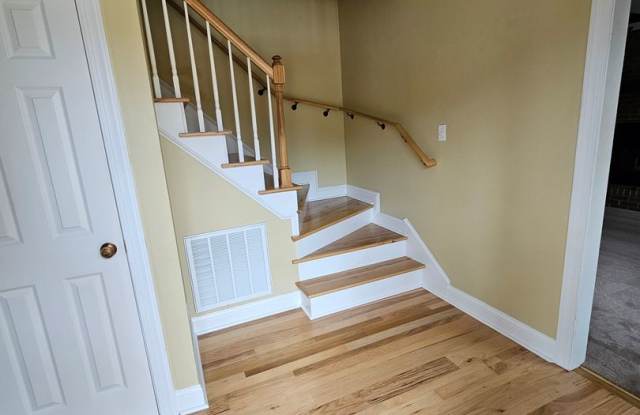 Beautiful Must See 4Bedroom Home on Country Club! Gallery 2