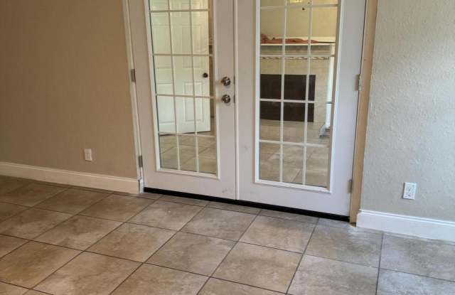 3923 HARBOR VIEW Drive Gallery 4