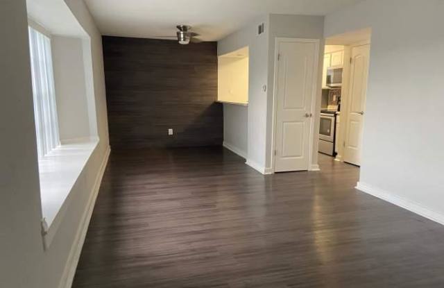 2165 W Anderson Ln Gallery 2