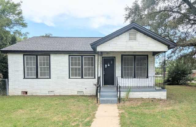 MOVE IN SPECIAL: Waived $350 Cleaning Fee!!!!! photos photos