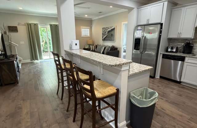 1401 Mariners Circle Gallery 3