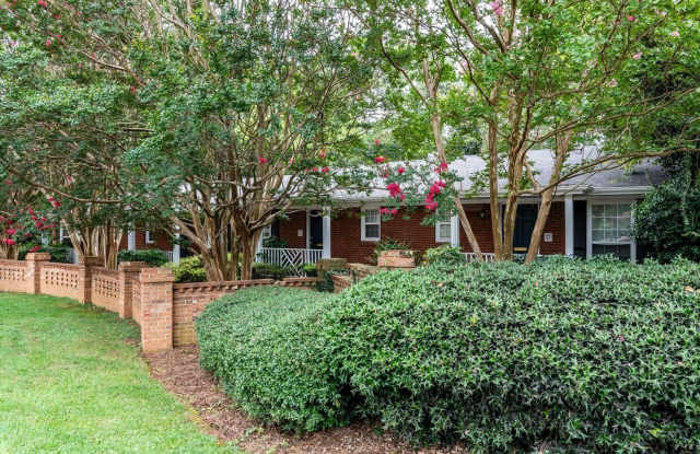 Sharon Oaks Apartments Gallery 3