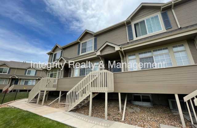 2 Bed/2.5 Bath Townhome, 1924 sq ft, 5555 E Briarwood Ave #1402 Gallery 1