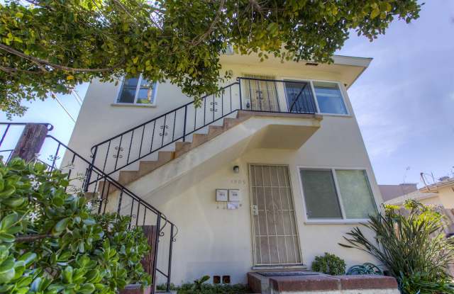 *OPEN HOUSE: 10/18 12-1PM* Upstairs 1BR in Crown Point / Pacific Beach Area photos photos