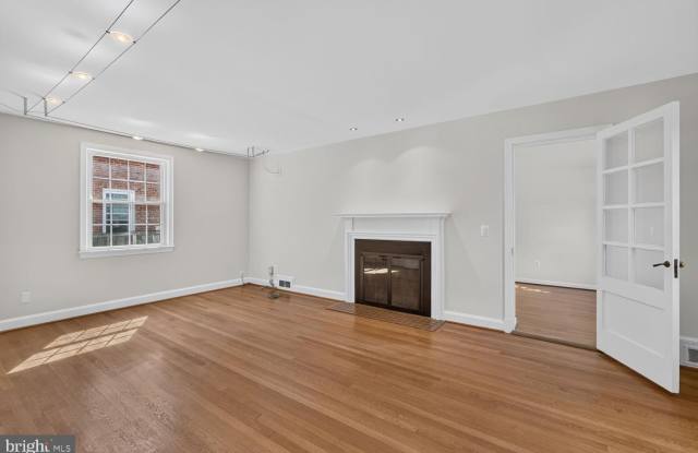 4325 47TH Street NW Gallery 3