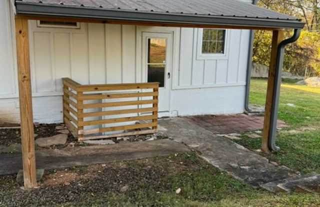 Knoxville 37920 - 1 bedroom duplex in country setting - Call Tara Hayes (865) 242-8010 photos photos Knoxville 37920 - 1 bedroom duplex in country setting - Call Tara Hayes (865) 242-8010 photos photos