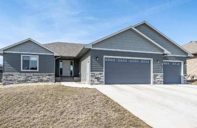 East Side Ranch 4 bed 3 Bath! - 4317 South Alpine Avenue, Sioux Falls, SD 57110