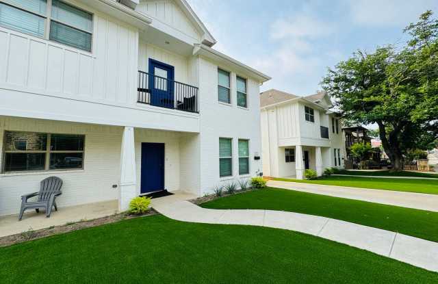 *** MOVE IN SUMMER 7/14/2027 *** 5 Bed 3 Bath, Highly Sought After Lubbock Ave. near the TCU Neeley building, Free Monthly Light Housekeeping - 2725 Lubbock Avenue, Fort Worth, TX 76109