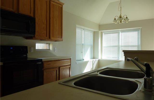 5913 Meadowglen Drive Gallery 4