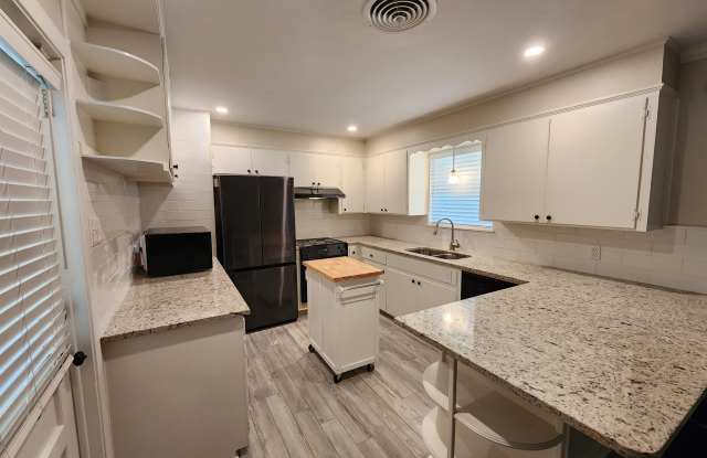 6921 Menlo Dr - 6921 Menlo Drive, Baton Rouge, LA 70808