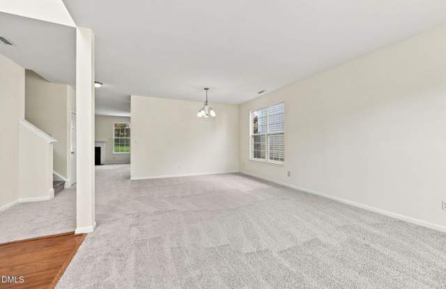 5 bedroom 3 bath in Holly Springs Gallery 3