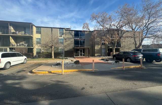 Nice 2 bedroom Condo in Aurora - 2281 South Vaughn Way, Aurora, CO 80014