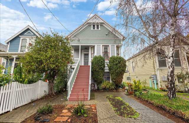 1817 Sherman St - 3 bedroom | 2 bath | Upper unit photos photos