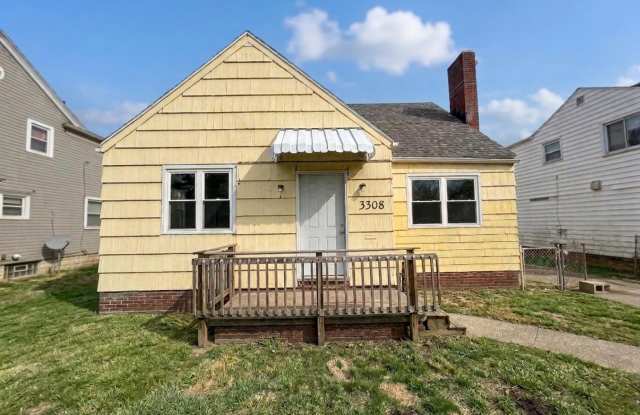 Charming 3-Bedroom Home Near North Toledo photos photos