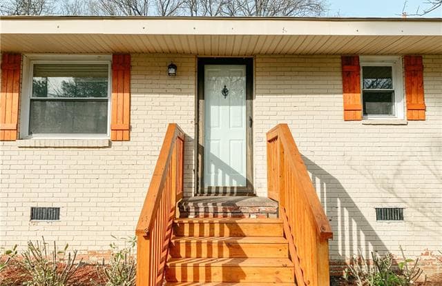 123 Oakland Road - 123 Oakland Street, Mount Holly, NC 28012