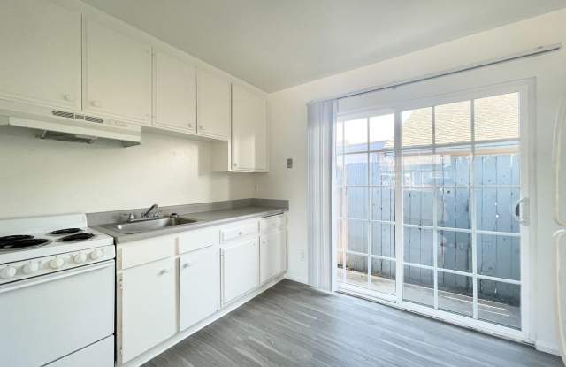 Studio West of PCH! Gallery 3