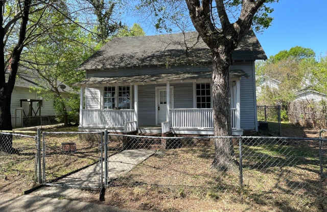 2 bedroom 1 bathroom house with fenced yard available photos photos